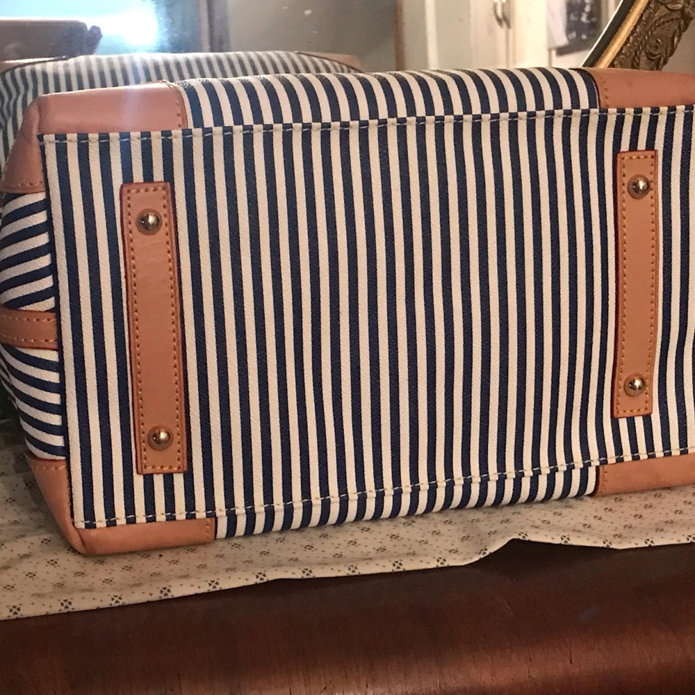 MWOT Dooney and Burke purse - Picture 13 of 15